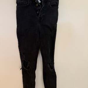 Forever 21 Women's Black Distressed Skinny Jeans Size 29